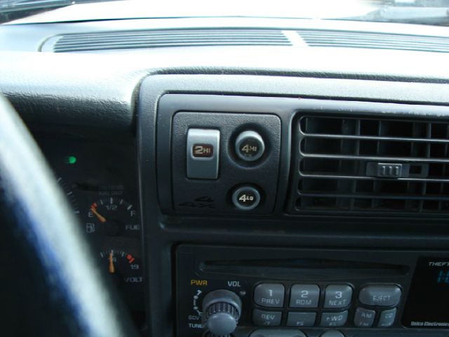 1997 Chevrolet S10 Handicap Lift And Control Leg 1 Owner