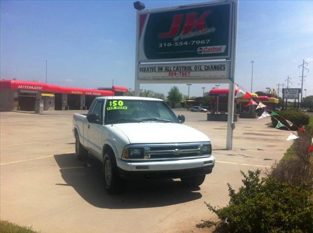 1997 Chevrolet S10 4dr Sdn SL Auto Sedan