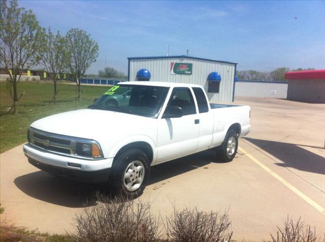 1997 Chevrolet S10 4dr Sdn SL Auto Sedan
