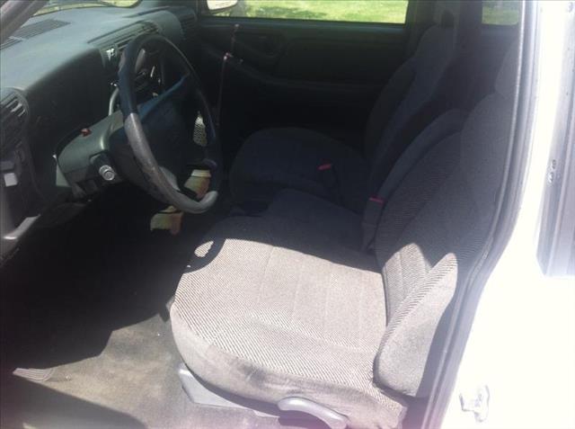 1997 Chevrolet S10 4dr Sdn SL Auto Sedan
