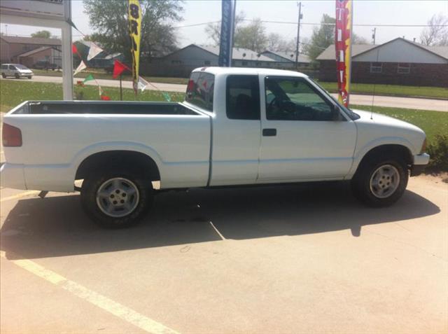 1997 Chevrolet S10 4dr Sdn SL Auto Sedan