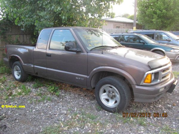 1997 Chevrolet S10 4dr Sdn Auto GLS w/XM