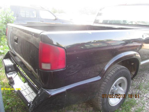 1997 Chevrolet S10 4dr Sdn Auto GLS w/XM