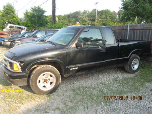 1997 Chevrolet S10 4dr Sdn Auto GLS w/XM