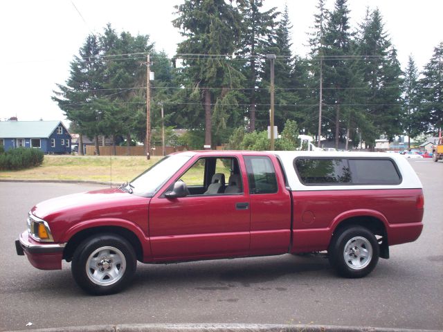 1997 Chevrolet S10 4dr Sdn Auto GLS w/XM