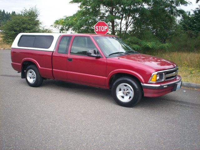 1997 Chevrolet S10 4dr Sdn Auto GLS w/XM