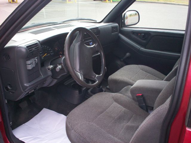1997 Chevrolet S10 4dr Sdn Auto GLS w/XM