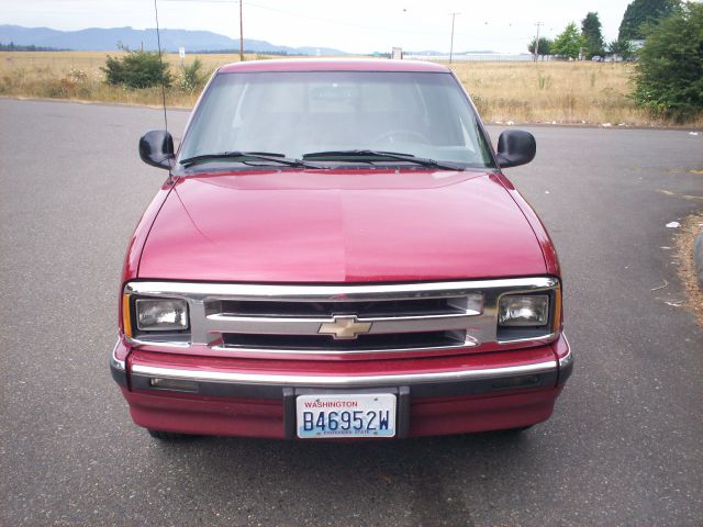 1997 Chevrolet S10 4dr Sdn Auto GLS w/XM