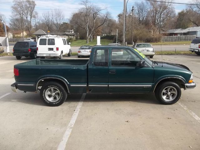 1998 Chevrolet S10 4dr Sdn Auto GLS w/XM