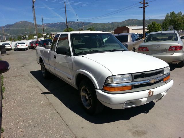 1998 Chevrolet S10 4dr Sdn Auto GLS w/XM