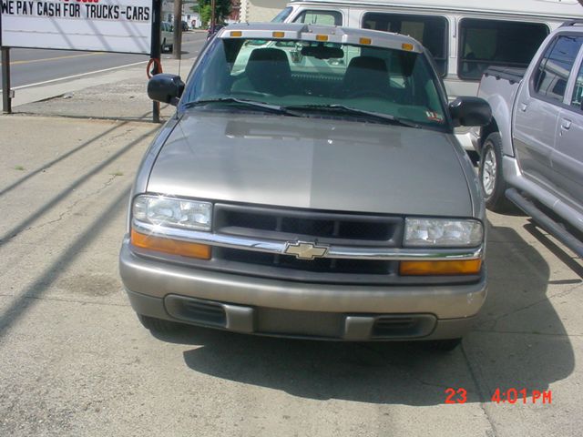 1998 Chevrolet S10 4dr Sdn Auto GLS w/XM