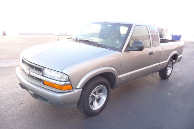 1998 Chevrolet S10 4dr Sdn Auto GLS w/XM