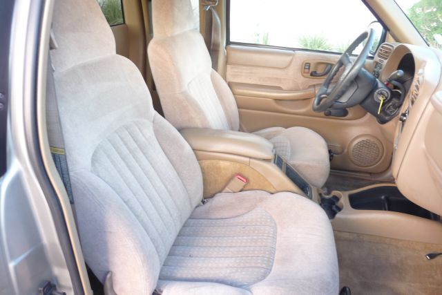 1998 Chevrolet S10 4dr Sdn Auto GLS w/XM