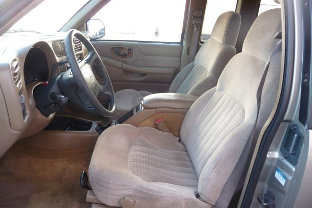 1998 Chevrolet S10 4dr Sdn Auto GLS w/XM