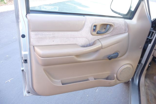 1998 Chevrolet S10 4dr Sdn Auto GLS w/XM