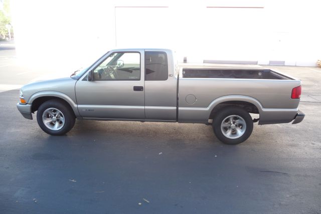 1998 Chevrolet S10 4dr Sdn Auto GLS w/XM