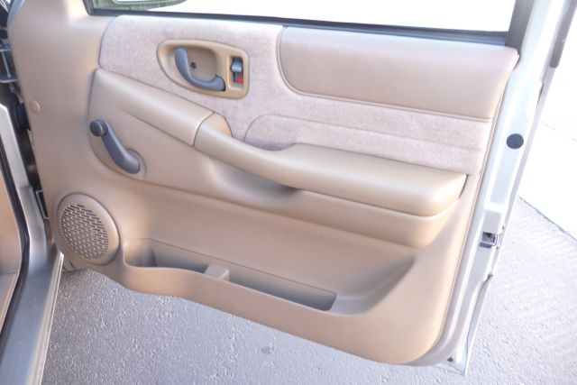 1998 Chevrolet S10 4dr Sdn Auto GLS w/XM