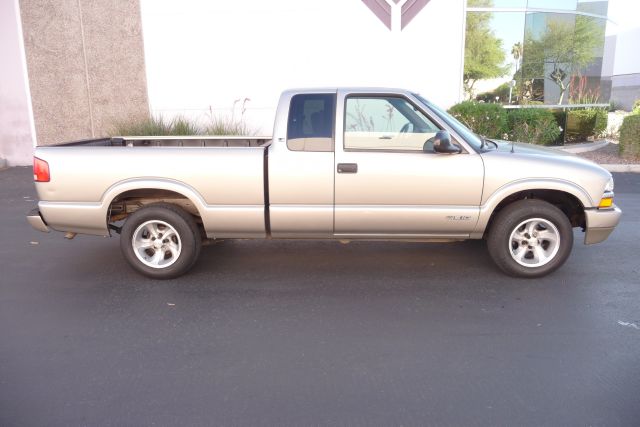 1998 Chevrolet S10 4dr Sdn Auto GLS w/XM