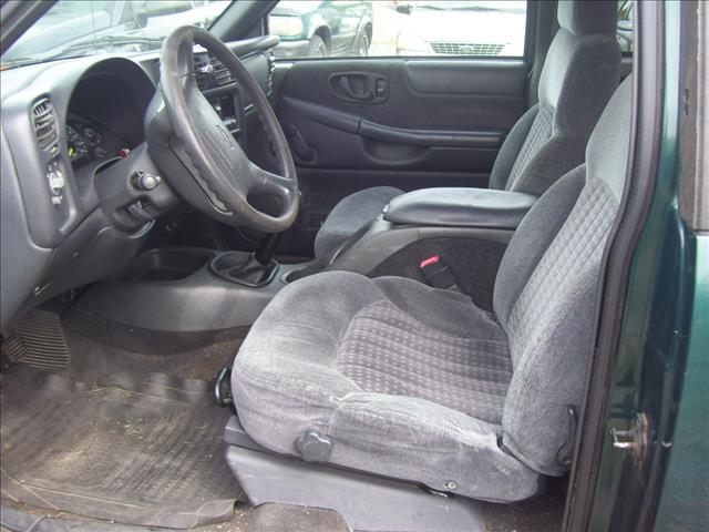 1998 Chevrolet S10 5dr LE FWD