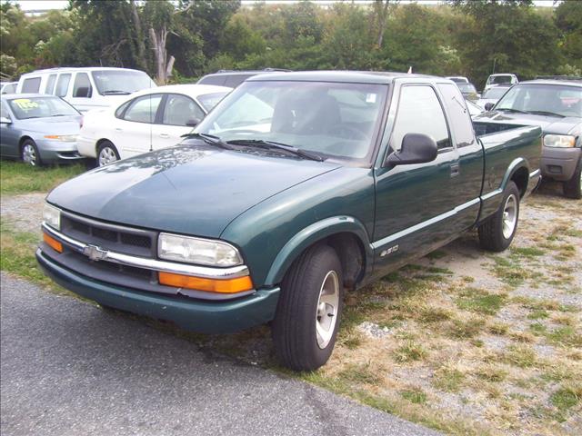 1998 Chevrolet S10 5dr LE FWD