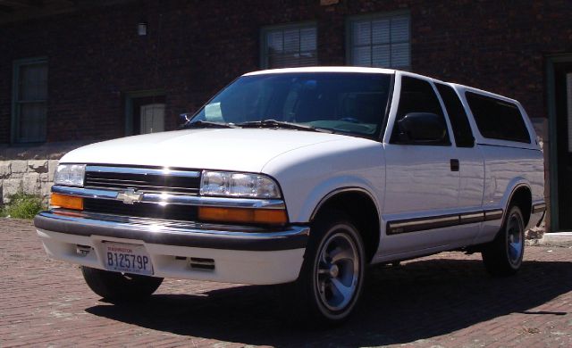 1999 Chevrolet S10 4dr Sdn Auto GLS w/XM
