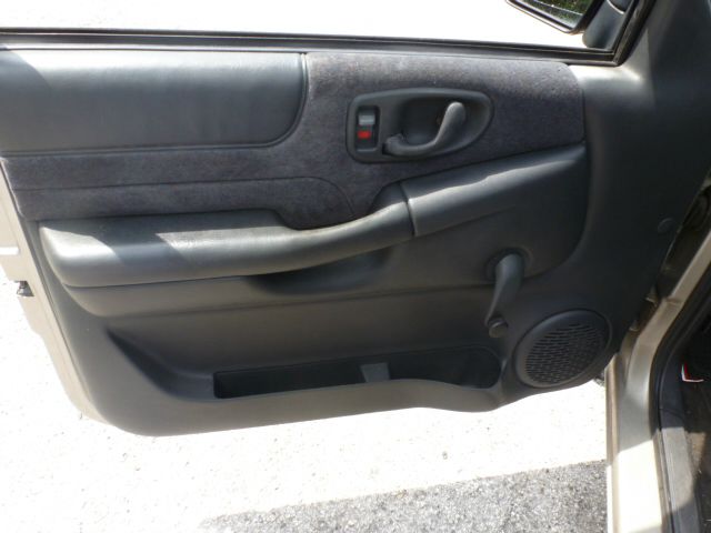 1999 Chevrolet S10 Short Box Standard