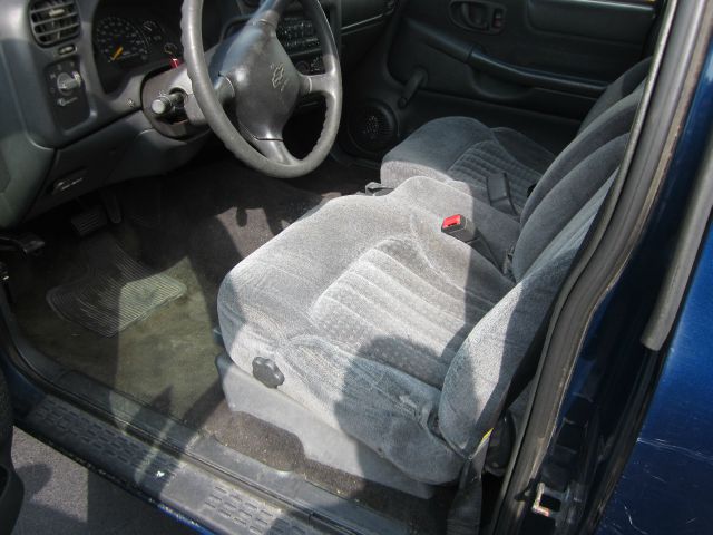 1999 Chevrolet S10 4dr Sdn Auto GLS w/XM