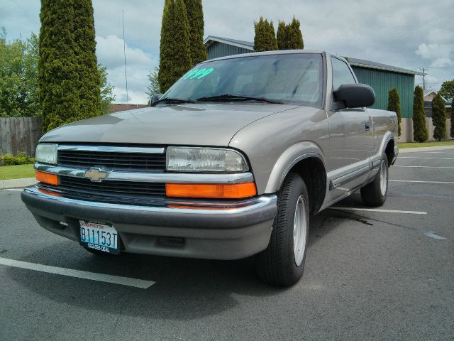 1999 Chevrolet S10 4dr Sdn Auto GLS w/XM