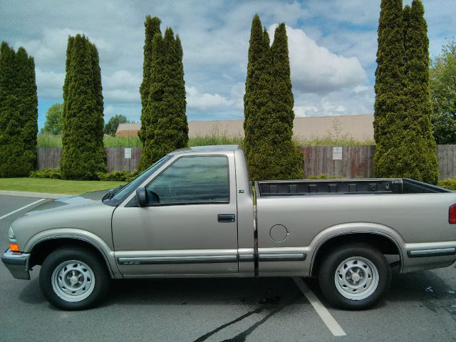 1999 Chevrolet S10 4dr Sdn Auto GLS w/XM