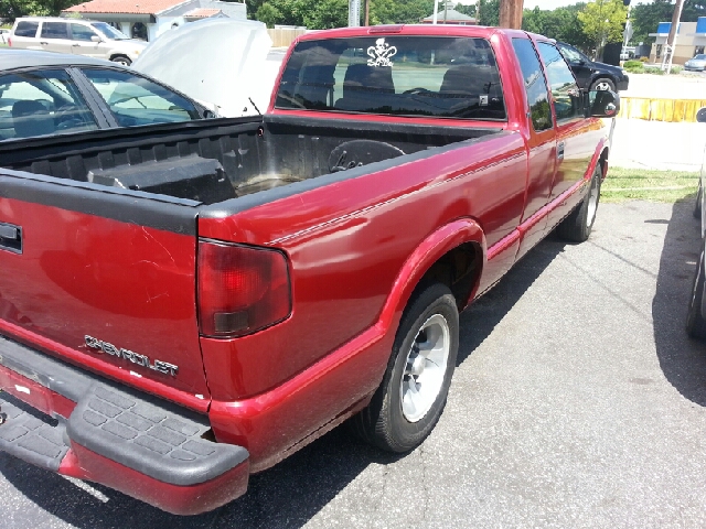 1999 Chevrolet S10 4dr Sdn Auto GLS w/XM