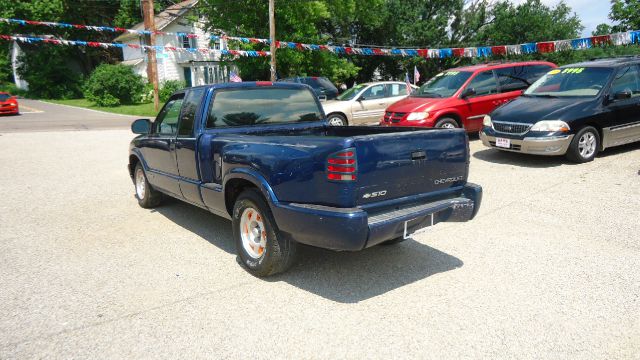 1999 Chevrolet S10 4dr Sdn Auto GLS w/XM