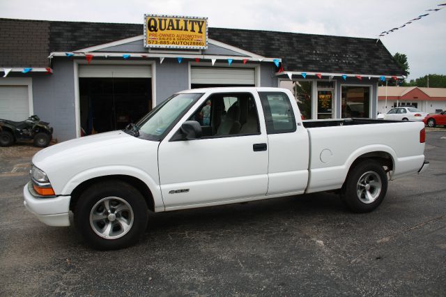 2000 Chevrolet S10 4dr Sdn Auto GLS w/XM