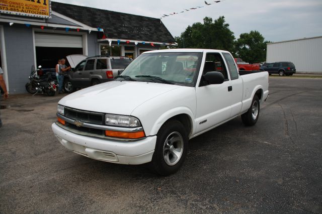2000 Chevrolet S10 4dr Sdn Auto GLS w/XM