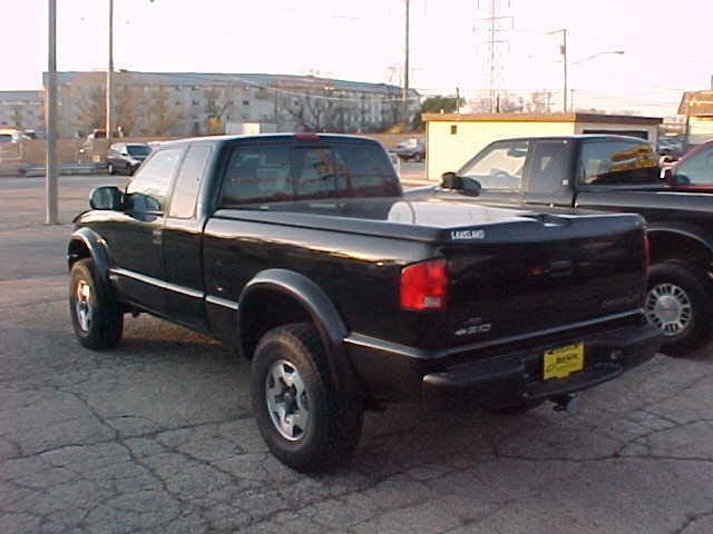 2000 Chevrolet S10 Base