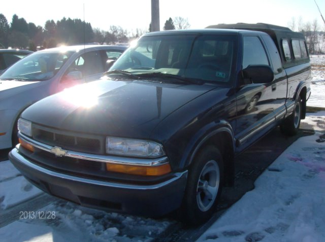 2000 Chevrolet S10 4dr Sdn Auto GLS w/XM