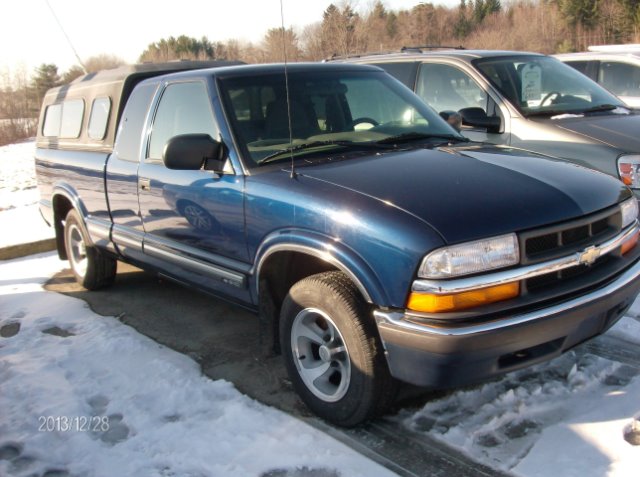 2000 Chevrolet S10 4dr Sdn Auto GLS w/XM