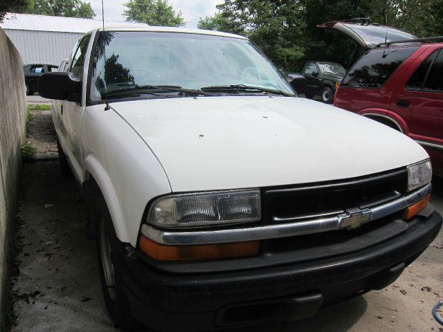 2000 Chevrolet S10 4dr Sdn Auto GLS w/XM