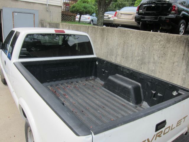 2000 Chevrolet S10 4dr Sdn Auto GLS w/XM