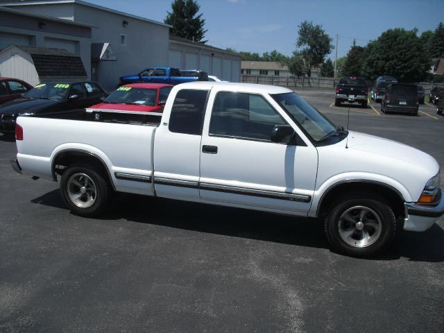 2000 Chevrolet S10 4dr Sdn Auto GLS w/XM