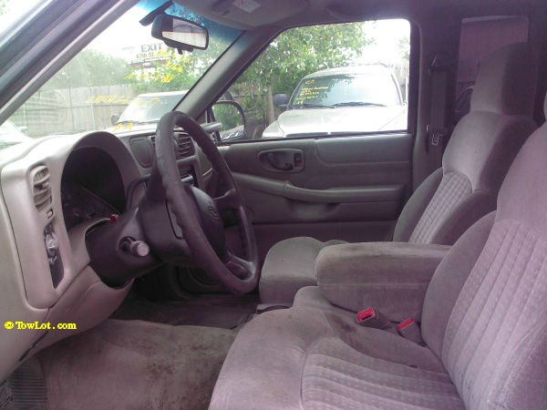 2000 Chevrolet S10 4dr Sdn Auto GLS w/XM