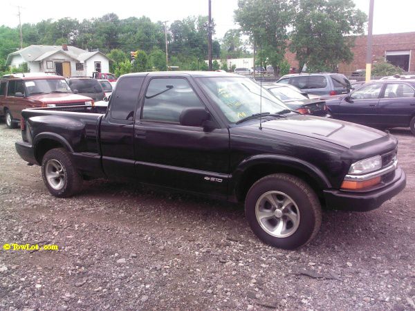 2000 Chevrolet S10 4dr Sdn Auto GLS w/XM