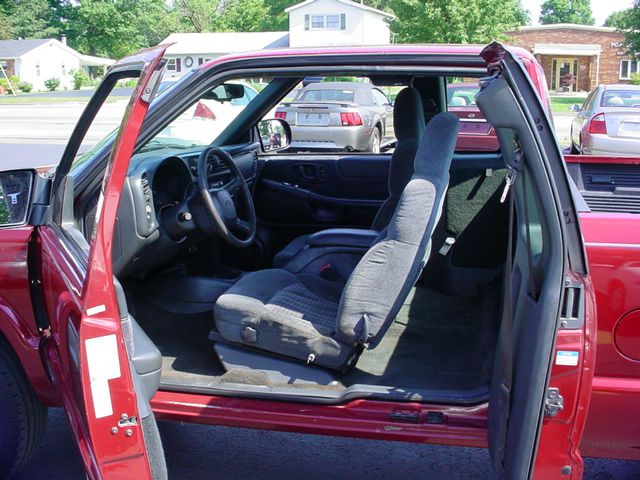 2000 Chevrolet S10 Handicap Lift And Control Leg 1 Owner