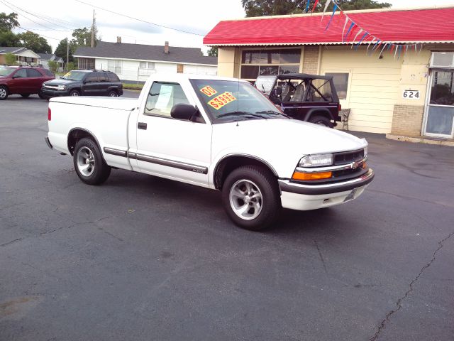 2000 Chevrolet S10 4dr Sdn Auto GLS w/XM