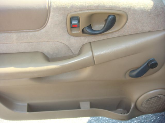 2000 Chevrolet S10 4dr Sdn Auto GLS w/XM