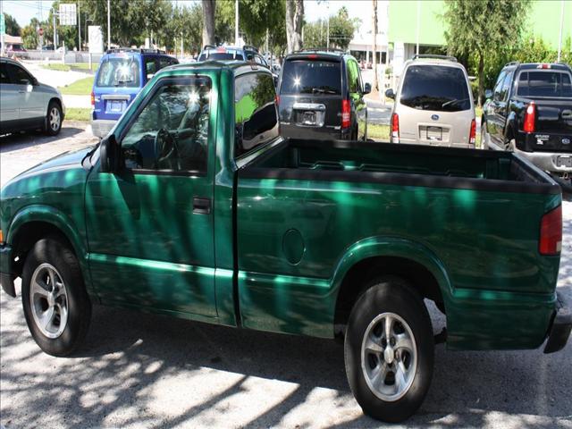 2000 Chevrolet S10 Base