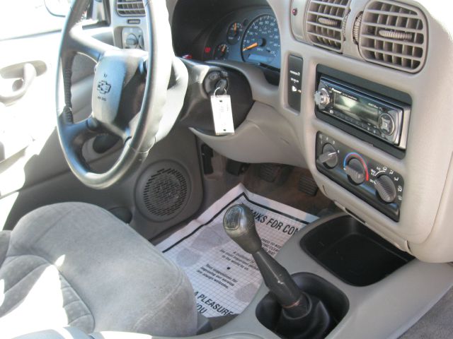 2000 Chevrolet S10 4dr Sdn Auto GLS w/XM