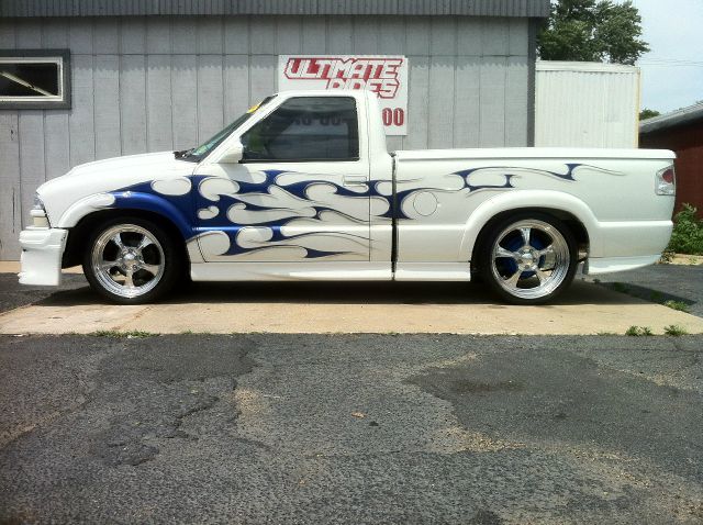 2000 Chevrolet S10 4dr Sdn Auto GLS w/XM