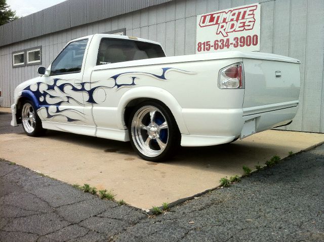 2000 Chevrolet S10 4dr Sdn Auto GLS w/XM