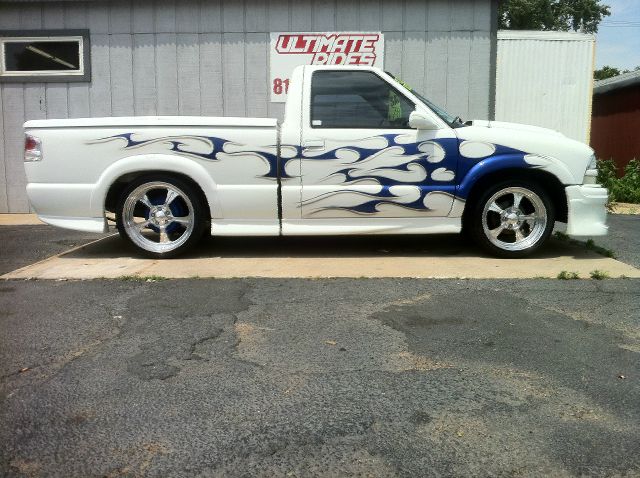 2000 Chevrolet S10 4dr Sdn Auto GLS w/XM