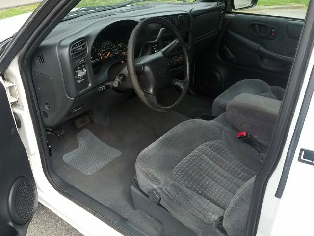 2000 Chevrolet S10 4dr Sdn Auto GLS w/XM